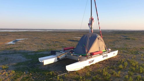 The German sailing magazine YACHT reports on an trekking adventure with the XCAT in the Wadden Sea