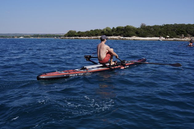 Aufblasbares Ruderboard MOJO 18 mit RowVista® Aufblasbares Ruderboard MOJO 18 mit RowVista®